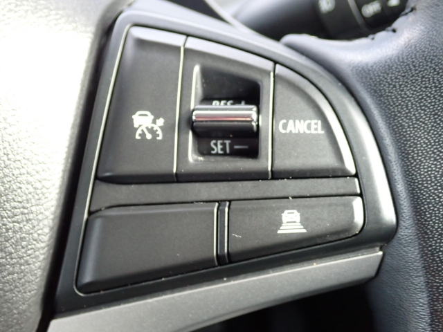 �y�N���[�Y�R���g���[���z�������H�ł̒��������s���y�Ɂ�A�N�Z���y�_���𓥂܂��Ɏԑ������ɕۂ��Ƃ��\�ł��B�O���̎ԗ������m���ĎԊԂ�ۂ悤�ɑ��x���߂��Ă���܂��I�I