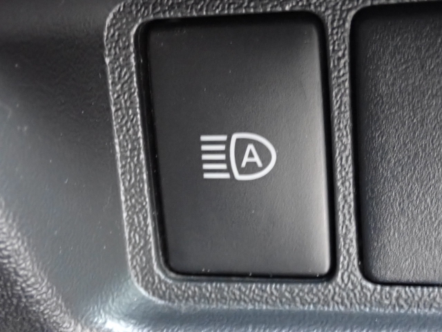 �Ό��Ԃ̃w�b�h�����v�ȂǑO���̖��邳�����m���A�n�C�r�[���ƃ��[�r�[��������킸��킹�邱�ƂȂ������Ő؂�ւ��܂��B��s�Ԃ�Ό��ԂȂǂ����Ȃ����ɂ̓n�C�r�[���֐؂�ւ��A�����܂Ō��ʂ����m�ۂ����S������