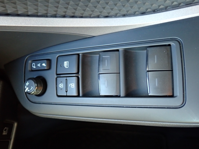 �d���i�[���h�A�~���[�E�p���[�E�B���h�E�������Ă��܂��B