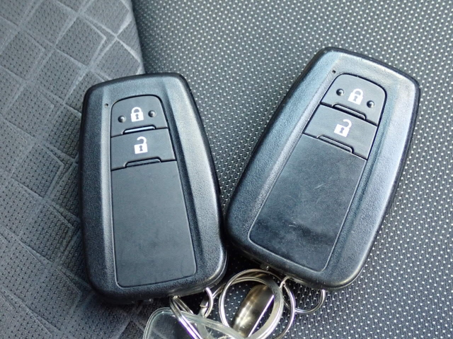 �X�}�[�g�L�[�����I�L�[���|�P�b�g��o�b�O�ɓ��ꂽ�܂܁A�h�A���b�N�̊J���E�{���E�G���W���n�����\�ł��B