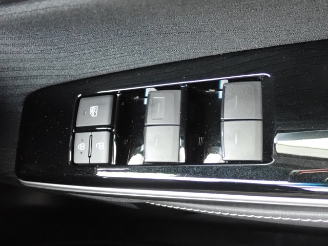 �d���i�[���h�A�~���[�E�p���[�E�B���h�E�������Ă��܂��B