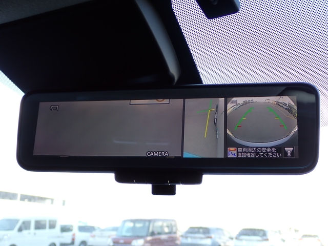 �o�b�N�J���������ڂ��Ă���܂��B