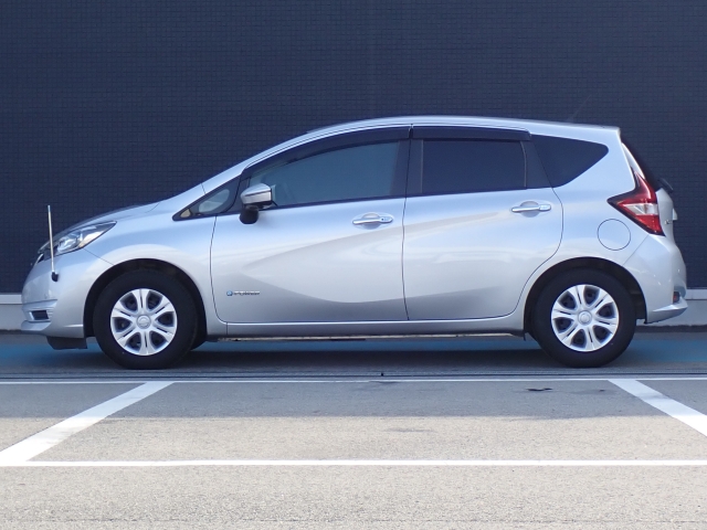 �I���b�N�X�F�蒆�ÎԂ͌��I�����㎿�Ȏ��q�݂̂����͂��v���܂��B�S�ԂɃv���̐E�l�ɂ��O�ꂵ�����O���̐��|�A�����グ�Ă���܂��B