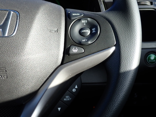 �y�N���[�Y�R���g���[���z�������H�ł̒��������s���y�Ɂ�A�N�Z���y�_���𓥂܂��Ɏԑ������ɕۂ��Ƃ��\�ł��B�O���̎ԗ������m���ĎԊԂ�ۂ悤�ɑ��x���߂��Ă���܂��I�I