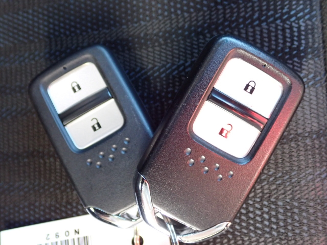 �X�}�[�g�L�[�����I�L�[���|�P�b�g��o�b�O�ɓ��ꂽ�܂܁A�h�A���b�N�̊J���E�{���E�G���W���n�����\�ł��B