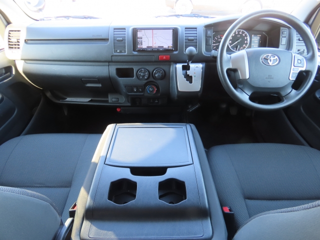 ���O���̐��|�E�K���X�n�{�f�B�R�[�e�B���O��CAR�N���[�j���O���Ǝ҂��{�H�������܂��̂ő�ϐ����B�I���b�N�X�����Ԃł݂͂Ȃ��܂ɉ��K�ȃh���C�u�����񑩁B