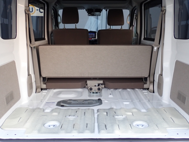 �ʏ펞�̃��P�b�W�X�y�[�X�ł��I�傫�ȊJ���ŉו��̏悹�~�낵���y�ɍs���܂��B