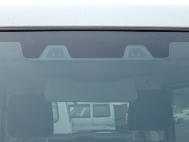 �t�����g�J�����őO���̎ԗ�����s�ғ������m�B�Փ˂������Ȏ��͏Փˉ���y���u���[�L���쓮�A�Փˉ�����T�|�[�g�B