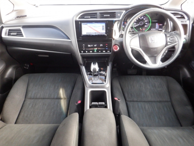 ���O���̐��|�E�K���X�n�{�f�B�R�[�e�B���O��CAR�N���[�j���O���Ǝ҂��{�H�������܂��̂ő�ϐ����B�I���b�N�X�����Ԃł݂͂Ȃ��܂ɉ��K�ȃh���C�u�����񑩁B