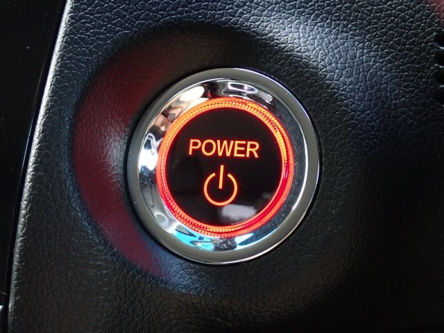 �L�[���X�v�b�V���X�^�[�g�V�X�e�����̗p���Ă���܂��I�{�^����ŃG���W���n�����\�Ȃ̂ŁA�L�[��T�����Ƃ��Ȃ��Ȃ�܂��ˁI