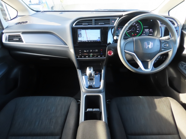 ���O���̐��|�E�K���X�n�{�f�B�R�[�e�B���O��CAR�N���[�j���O���Ǝ҂��{�H�������܂��̂ő�ϐ����B�I���b�N�X�����Ԃł݂͂Ȃ��܂ɉ��K�ȃh���C�u�����񑩁B