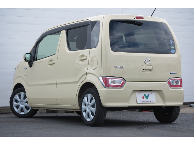 当社の全展示車は入庫時リフトで持ち上げ、車検検査員による下廻りチェックやエンジン・ミッション等機関のチェック、査定士資格を持った販売・仕入担当者による車両チェックをクリアした高品質車のみを厳選し展示。