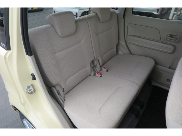 後部座席は使用感少なくとってもきれい！！