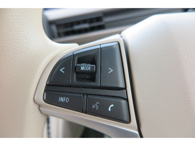 ステアリングリモコンで走行中のオーディオ操作も楽々です