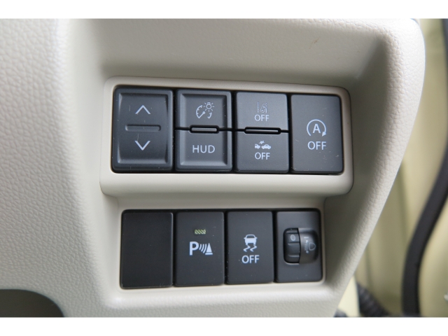 事故を未然に防ぎ、万一のときの安全を確保するために、運転をサポートする様々な技術がしっかり装備されてます