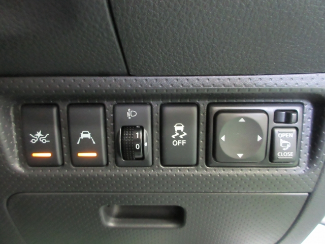 �e��X�C�b�`�t���ł��B�b��̃C���e���W�F���g�G�}�[�W�F���V�[�u���[�L���ځB���S�^�]�̋��������ł���