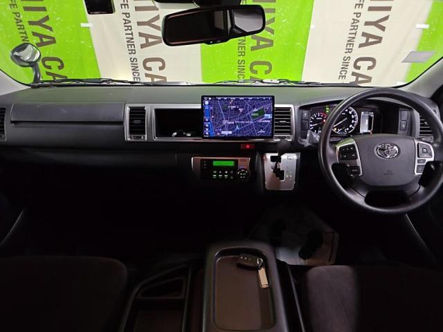 大画面のナビも装着されておりお得感あります◎