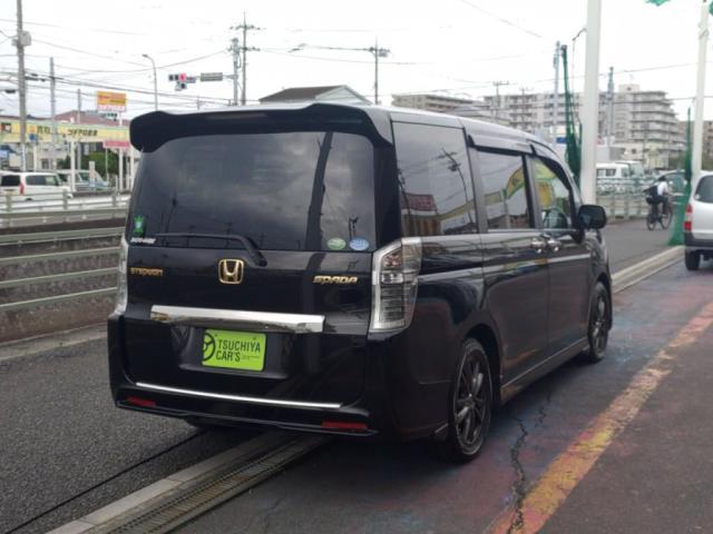 両側オートスライドドアなので狭い駐車場や後席から降りる方が不用意にドアを開けて隣の車にぶつけるなどの事もかなり少なくなると思いますよ！