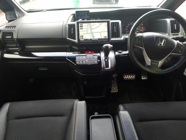 ルーフが高く見晴らしもいい★そしてナビモニターも見やすい位置で運転、ナビとも操作しやすいですよ！