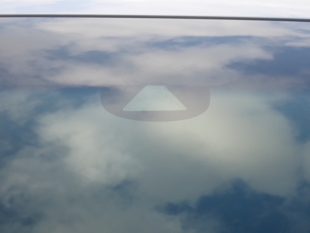 �t�����g�J�����őO���̎ԗ�����s�ғ������m�B�Փ˂������Ȏ��͏Փˉ���y���u���[�L���쓮�A�Փˉ�����T�|�[�g�B