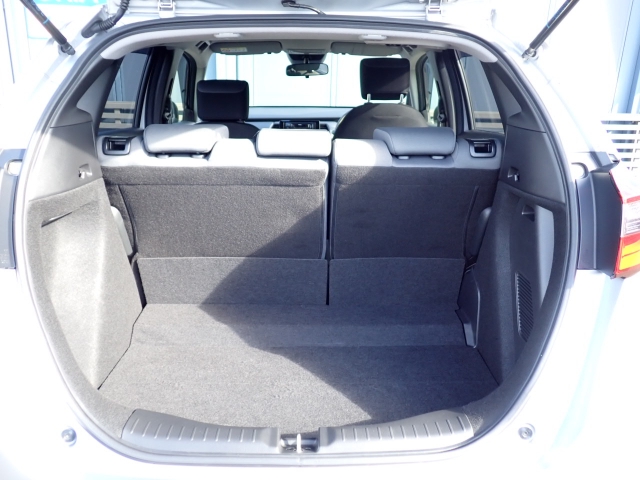 �ʏ펞�̃��P�b�W�X�y�[�X�ł��I�傫�ȊJ���ŉו��̏悹�~�낵���y�ɍs���܂��B