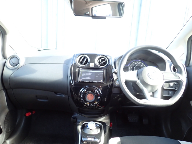 �C���p�l�摜�ɂȂ�܂��B�ԓ��͐��Ǝ҂ɂĎ����N���[�j���O�{�H�ς݂Ȃ̂ŁA��ϐ����ł��B