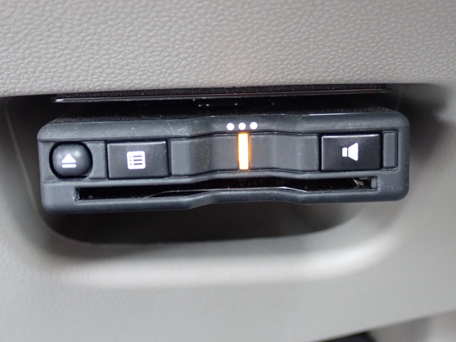 ETCも装備しています。ノンストップで料金所を通過できます。うれしい装備ですよね。