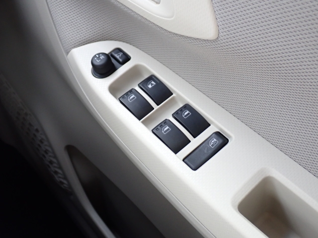 電動格納式ドアミラー・パワーウィンドウ装備しています。