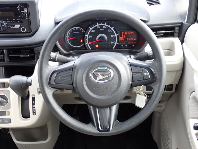 ステアリングはとてもきれいな状態です☆