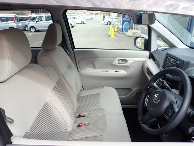 フロントシート、状態良好で安心です。大きな汚れもなく安心です