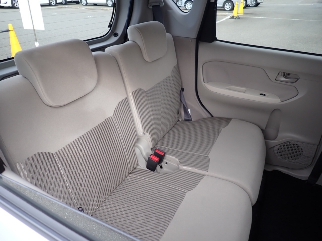 リヤシートになります。ぜひご来店頂き、状態をご確認ください。