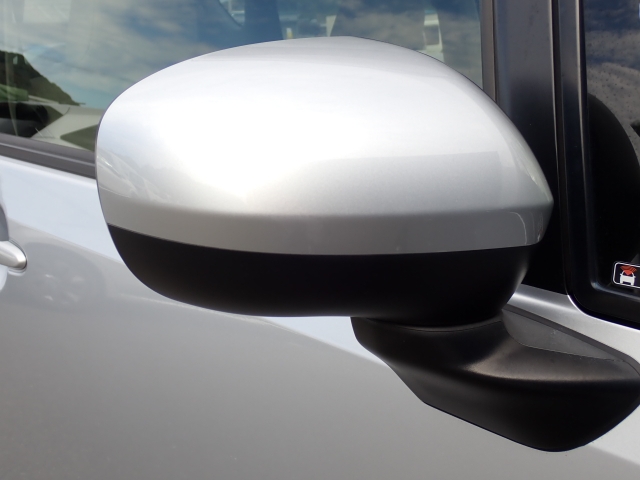 オリックス認定中古車は全車鑑定書付き。株式会社AISの検査を全車両に実施し1台ごとに評価点のついた認定書の発行を行っております。