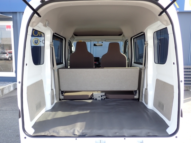 �ʏ펞�̃��P�b�W�X�y�[�X�ł��I�傫�ȊJ���ŉו��̏悹�~�낵���y�ɍs���܂��B