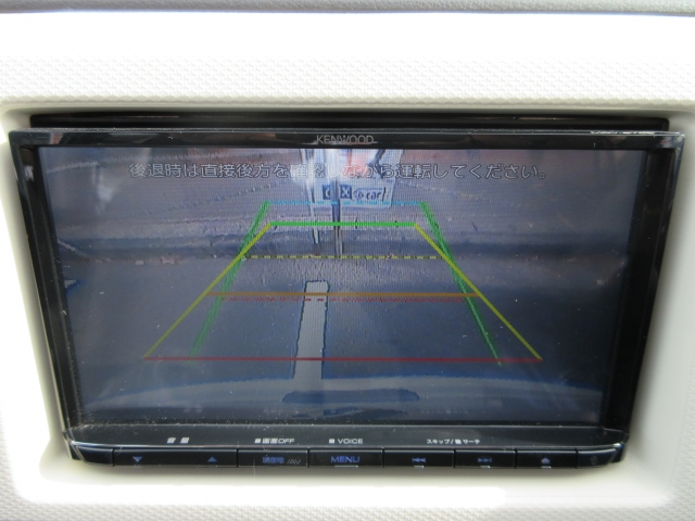 �o�b�N�J�����𑕔����Ă���܂��B���Ԏ��ɑ�ϖ𗧂��܂����^�]�����ȕ��̖����ɂȂ��Ă���܂��B