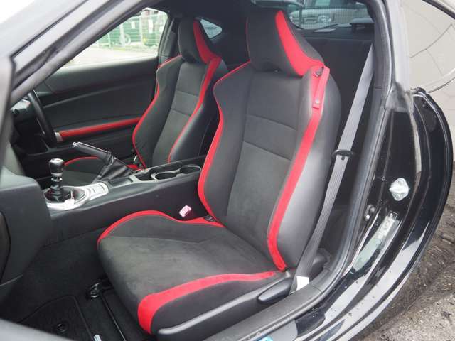 �V�[�g�Ƀ_���[�W��򉻂͏��Ȃ��A�ǍD�ȃR