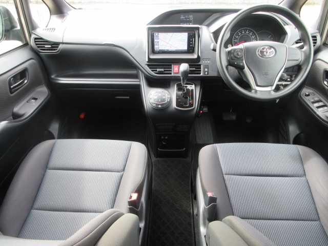 内外装の清掃・ボディコーティングをCARクリーニング専門業者が施工いたしますので大変清潔。オリックス自動車ではみなさまに快適なドライブをお約束。