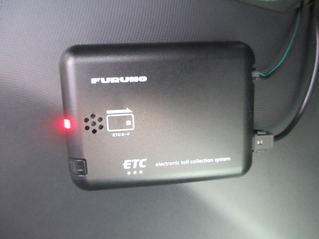 ETC利用で高速料金割引！料金所渋滞を解消しアイドリング時に発生する排気ガスも減らせCO2削減にも貢献！環境のみならずおサイフにも優しいですね。