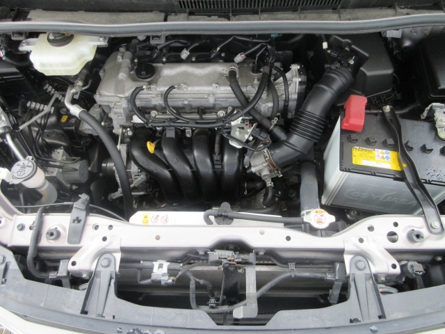 エンジンルームも綺麗に仕上がっております。　営業時間は１０時〜１８時まで、毎週水曜日が定休日となっております。お問い合わせをスタッフ一同、お待ちしております♪