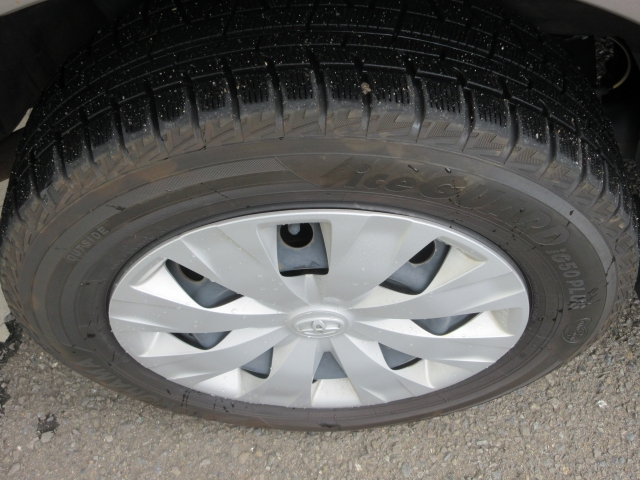 右後ろタイヤ（スタッドレスタイヤ）