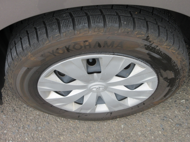 左前タイヤ（スタッドレスタイヤ）