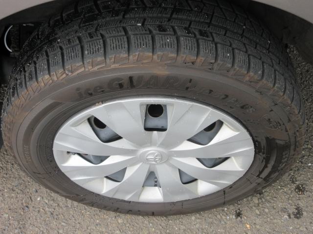 左後ろタイヤ（スタッドレスタイヤ）