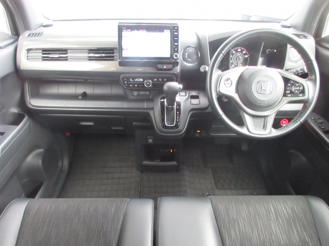 ���O���̐��|�E�K���X�n�{�f�B�R�[�e�B���O��CAR�N���[�j���O���Ǝ҂��{�H�������܂��̂ő�ϐ����B�I���b�N�X�����Ԃł݂͂Ȃ��܂ɉ��K�ȃh���C�u�����񑩁B