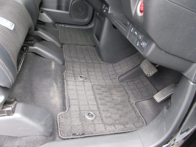 �z���_�����̃t���A�}�b�g�ł���