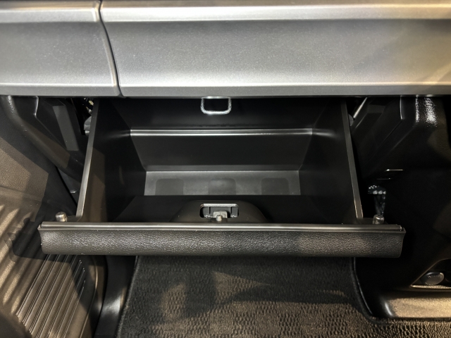 ��e�ʂ̃O���[�u�{�b�N�X��A��������Ȃǂ̎��[���[�����Ă��܂��B