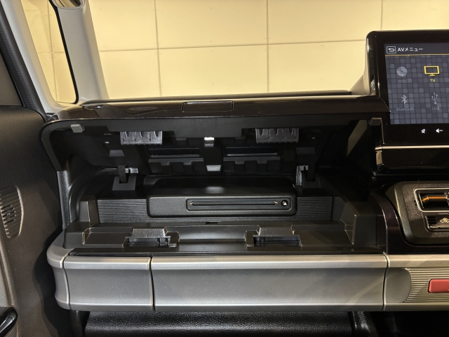 ��e�ʂ̃O���[�u�{�b�N�X��A��������Ȃǂ̎��[���[�����Ă��܂��B