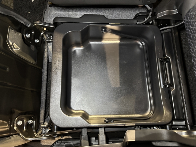 ��e�ʂ̃O���[�u�{�b�N�X��A��������Ȃǂ̎��[���[�����Ă��܂��B