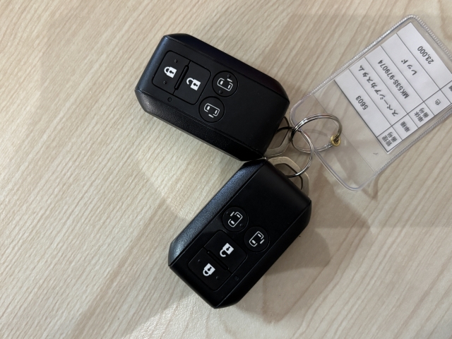 �g�т��邾���Ńh�A���̎{���E�J���E�G���W���n�����\�ȃX�}�[�g�L�[�V�X�e���𑕔����Ă���܂��B�֗����̃V�X�e���͈�x�g���Ǝ�����܂���B�Z�L�����e�B�ʂł����S�ł��B