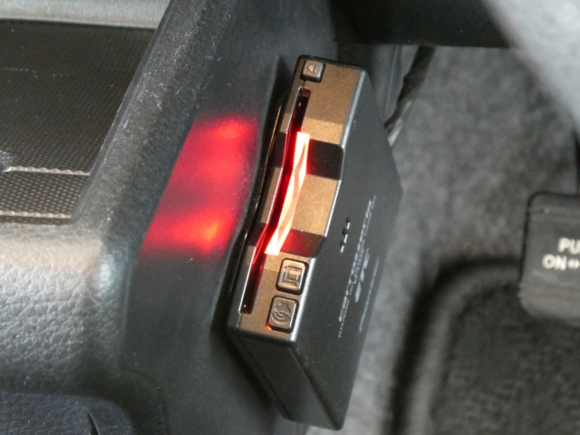 ETC���ڂ��Ă���̂ŗL�����H���s���ɗ������ł̒�Ԃ��邱�ƂȂ��ʉ߉\�ł��B