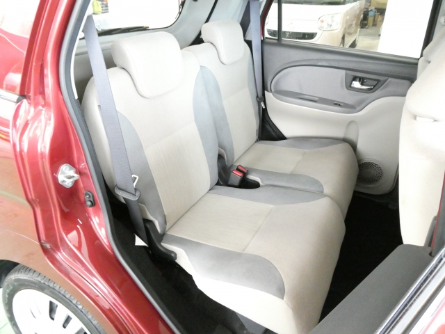 �Б����|�������������\�ŁA�l�Ƃ��ו��������Ɏԍډ\�ł�