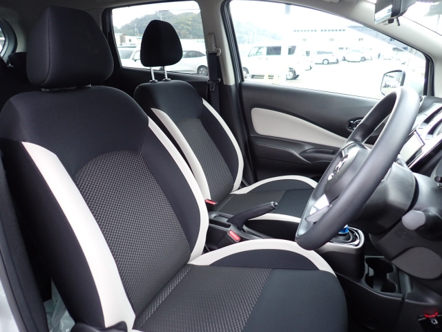 �t�����g�V�[�g�A��ԗǍD�ň��S�ł��B�傫�ȉ�����Ȃ����S�ł�